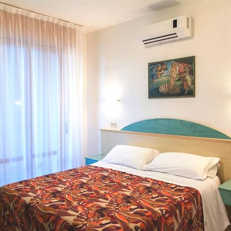 Aparthotel Costa Paradiso Lido Adriano Ngoại thất bức ảnh