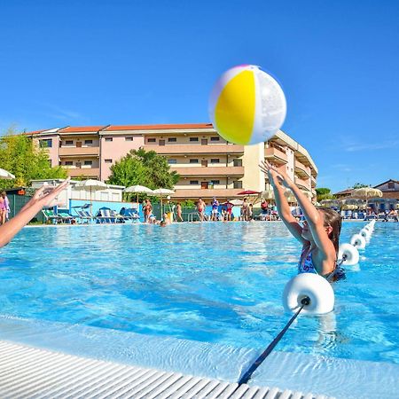 Aparthotel Costa Paradiso Lido Adriano Ngoại thất bức ảnh