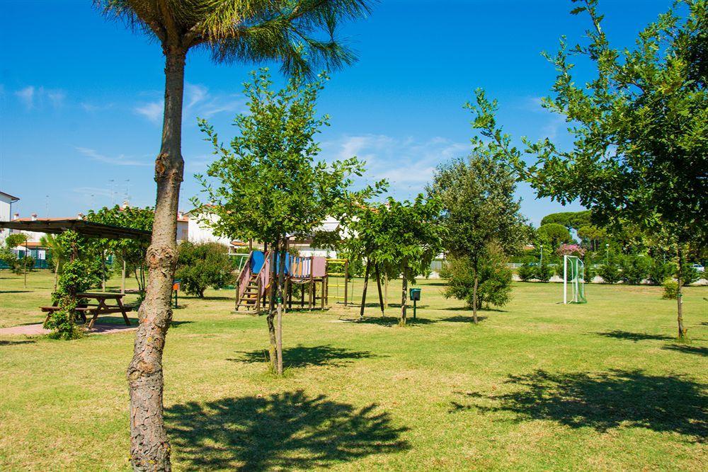 Aparthotel Costa Paradiso Lido Adriano Ngoại thất bức ảnh