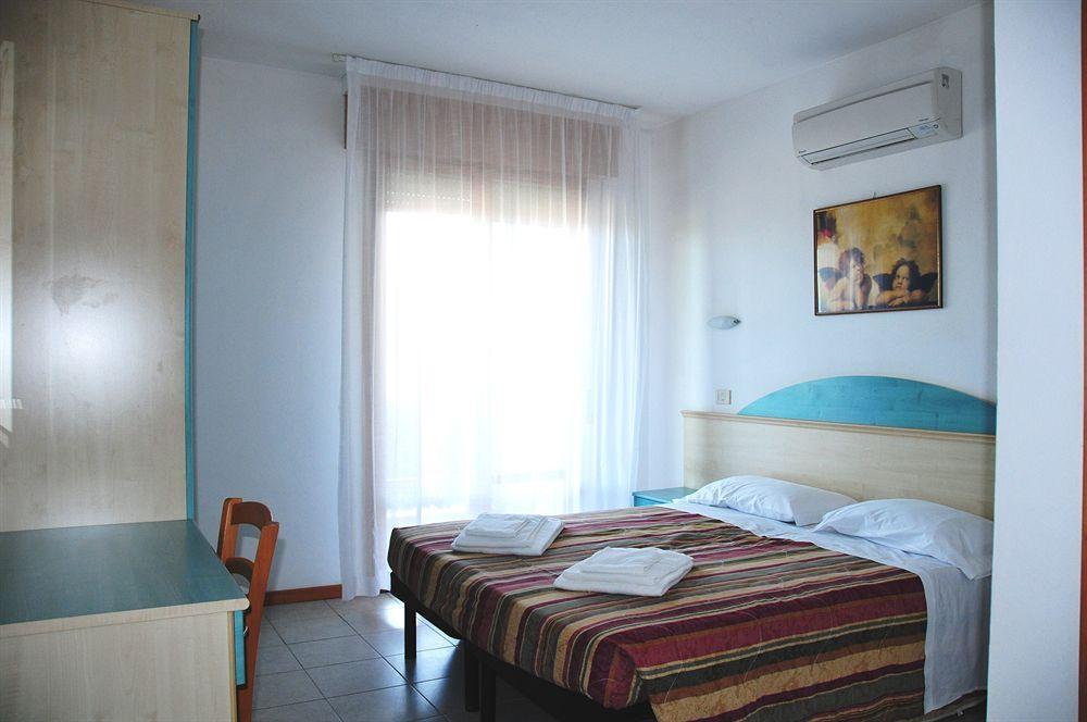 Aparthotel Costa Paradiso Lido Adriano Ngoại thất bức ảnh