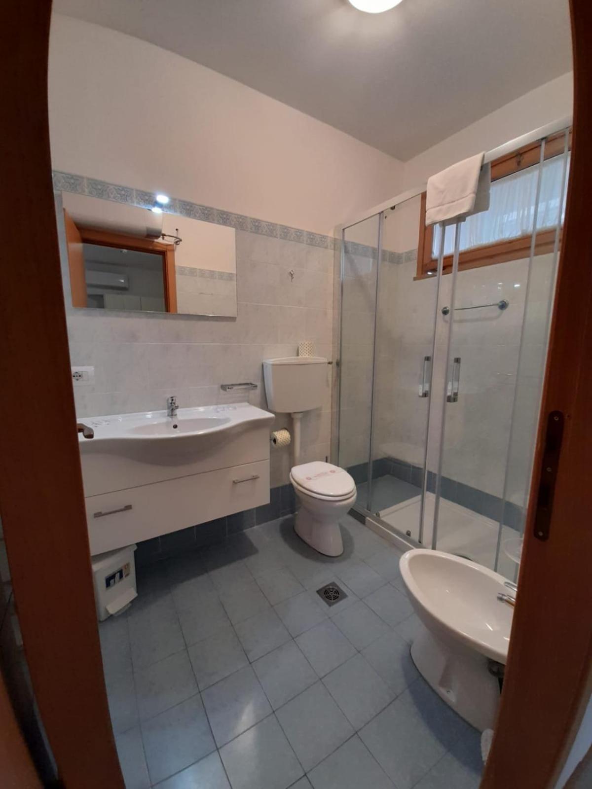 Aparthotel Costa Paradiso Lido Adriano Ngoại thất bức ảnh