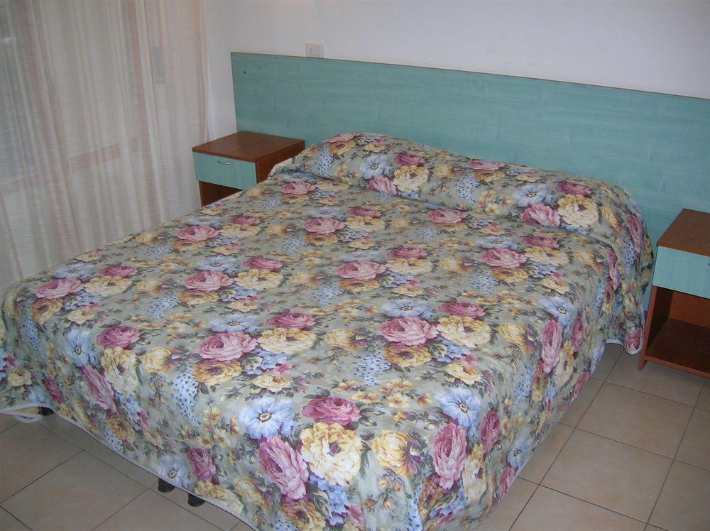 Aparthotel Costa Paradiso Lido Adriano Ngoại thất bức ảnh