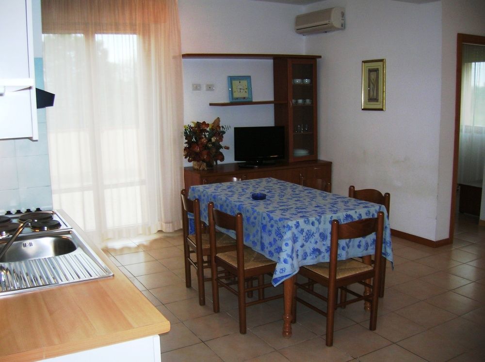 Aparthotel Costa Paradiso Lido Adriano Ngoại thất bức ảnh