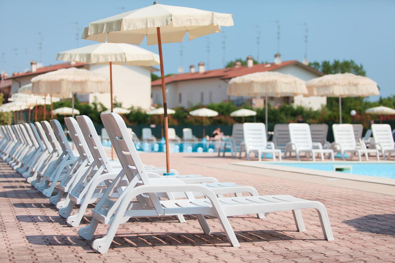 Aparthotel Costa Paradiso Lido Adriano Ngoại thất bức ảnh