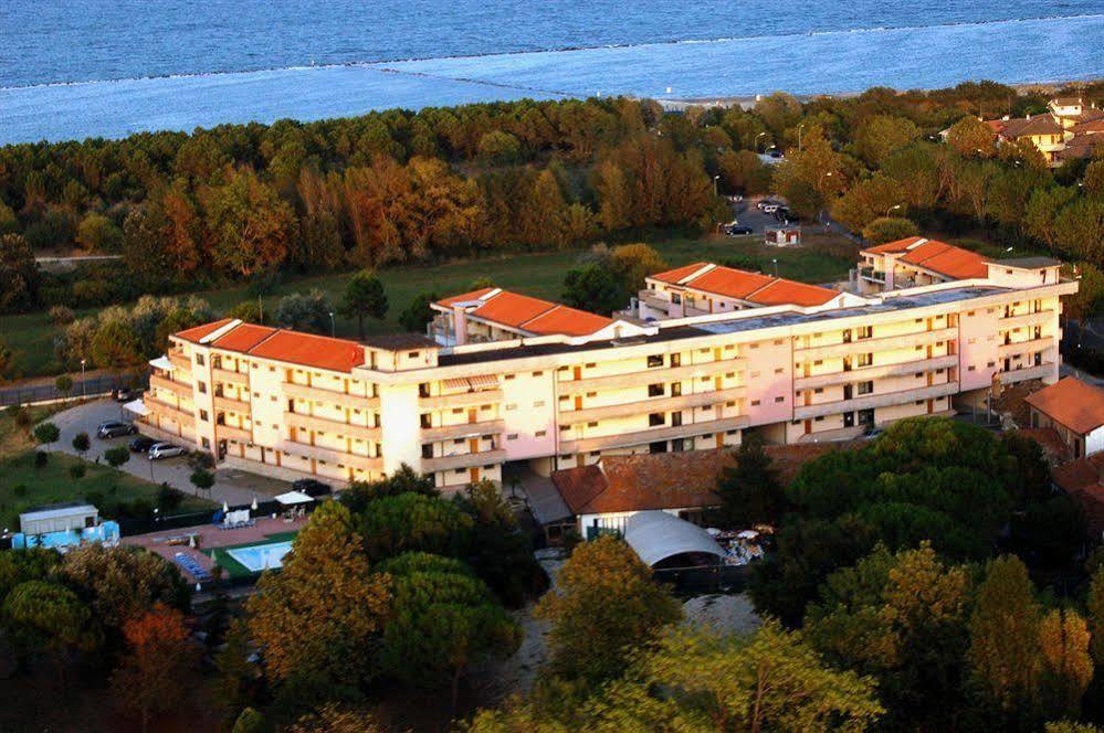Aparthotel Costa Paradiso Lido Adriano Ngoại thất bức ảnh