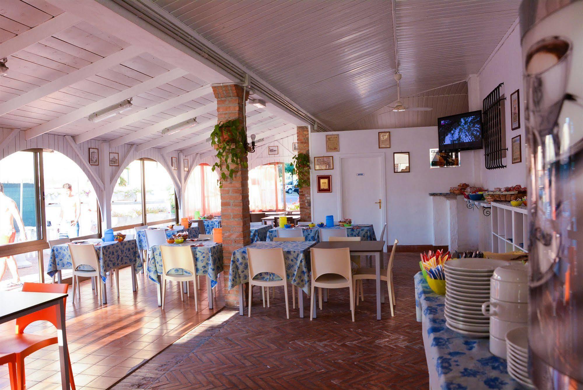 Aparthotel Costa Paradiso Lido Adriano Ngoại thất bức ảnh