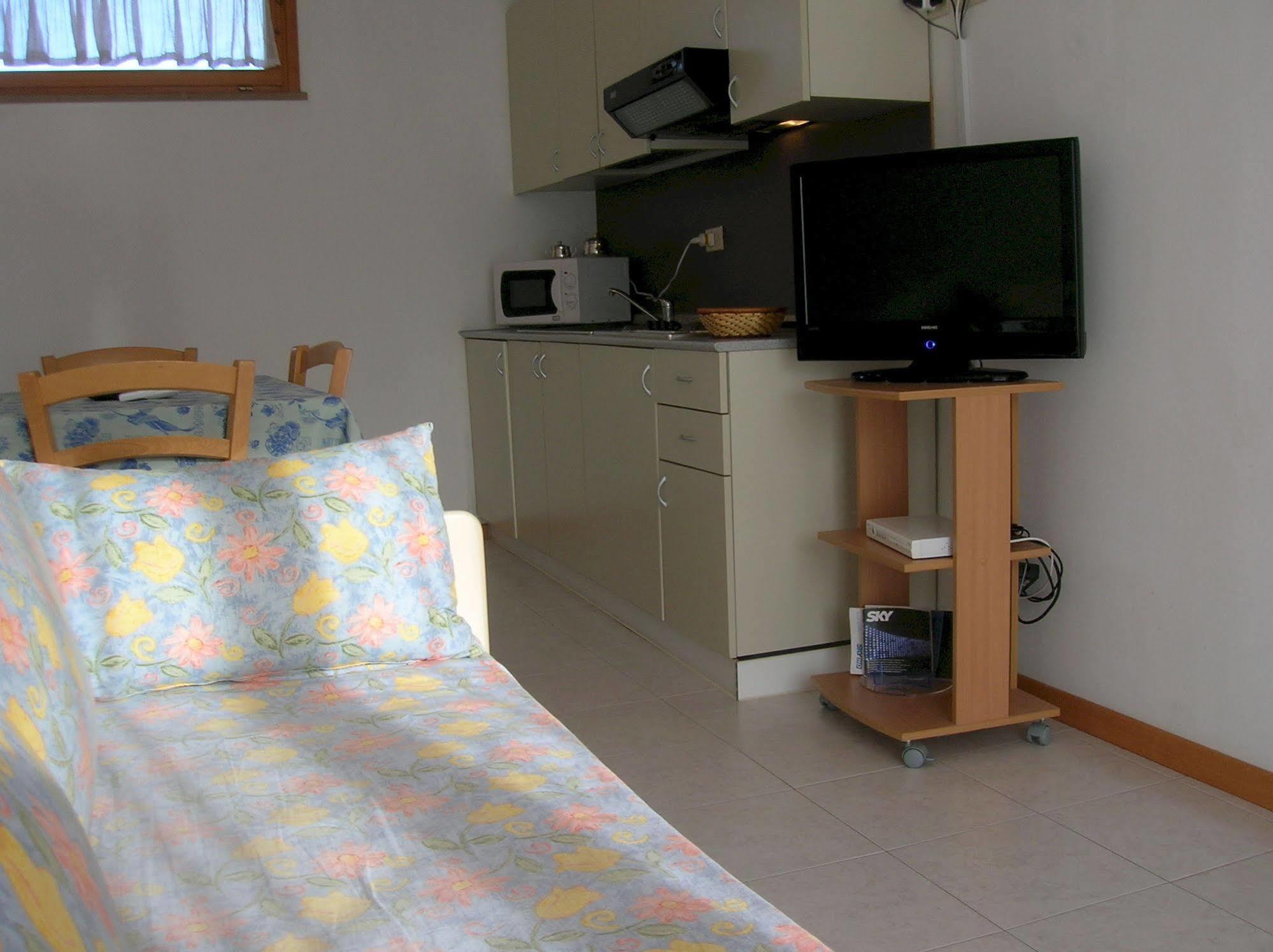 Aparthotel Costa Paradiso Lido Adriano Ngoại thất bức ảnh