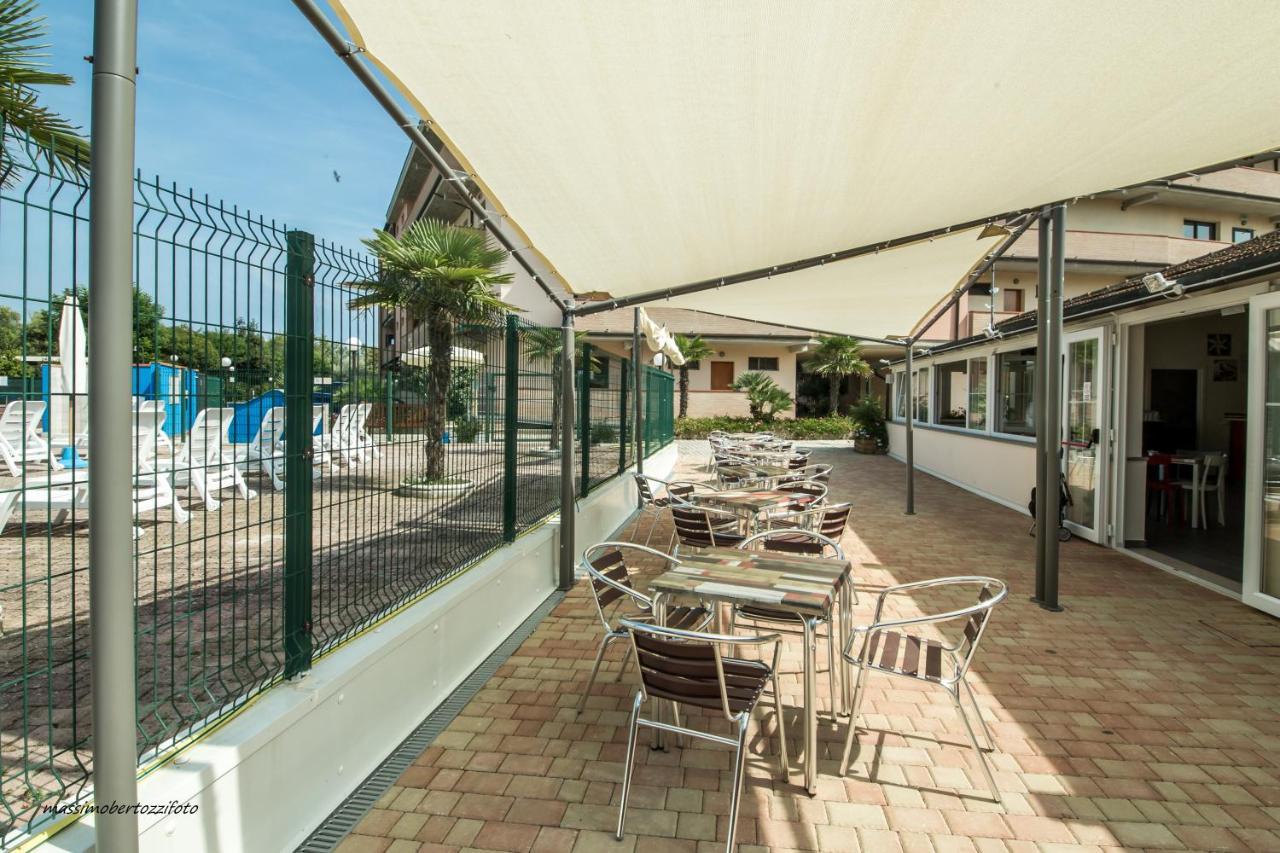 Aparthotel Costa Paradiso Lido Adriano Ngoại thất bức ảnh