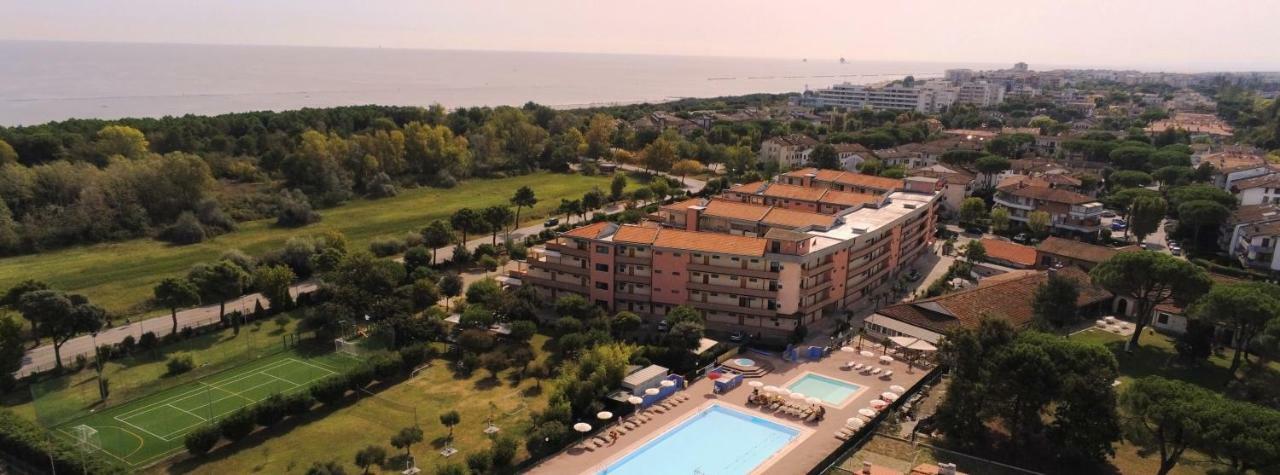 Aparthotel Costa Paradiso Lido Adriano Ngoại thất bức ảnh